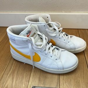 NIKE BLAZERS WOMENS SIZE 8.5